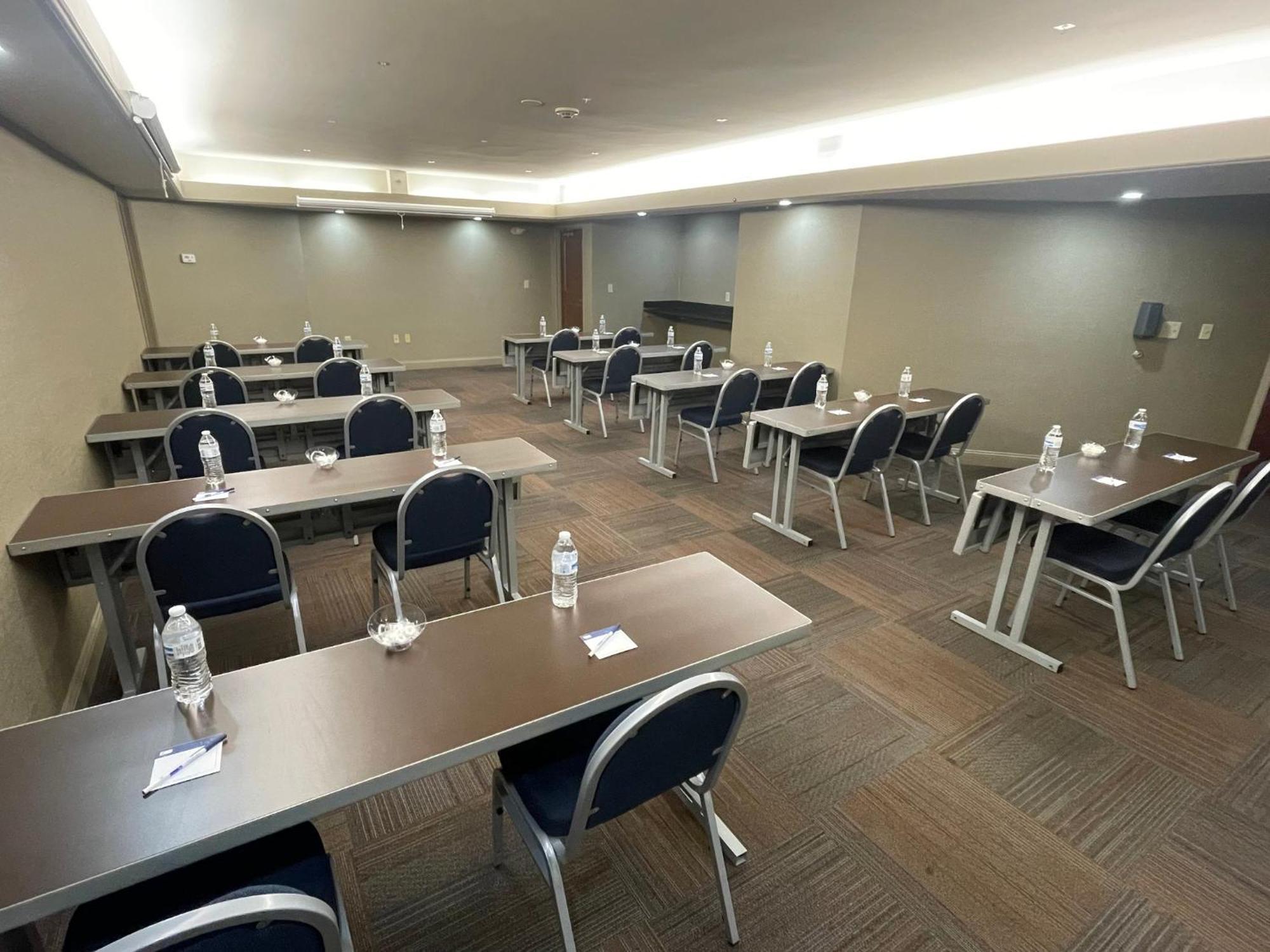 Holiday Inn Express Cleveland Downtown By Ihg Ngoại thất bức ảnh